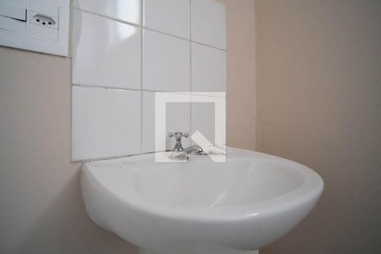 Banheiro de apartamento para alugar com 2 quartos, 52m² em Jardim Maringa, São Paulo