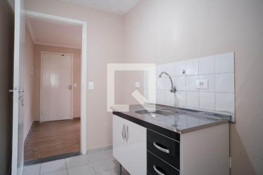 Cozinha de apartamento para alugar com 2 quartos, 52m² em Jardim Maringa, São Paulo