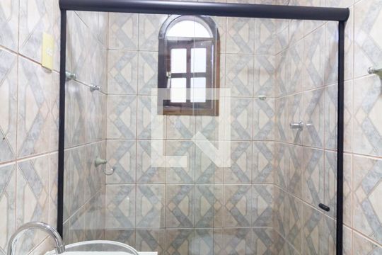 Banheiro da Suíte de casa de condomínio para alugar com 2 quartos, 125m² em Vila Nova Curuca, São Paulo