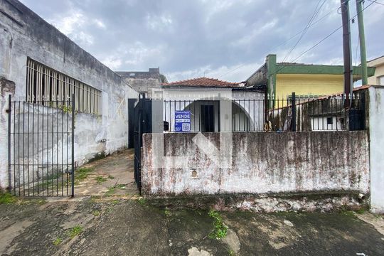 Fachada  de casa à venda com 2 quartos, 250m² em Água Rasa, São Paulo