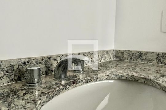 Banheiro da Suíte de apartamento à venda com 1 quarto, 36m² em Chácara Inglesa, São Paulo