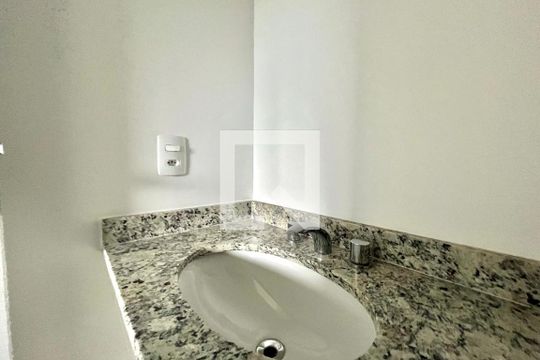 Banheiro de kitnet/studio à venda com 1 quarto, 28m² em Chácara Inglesa, São Paulo