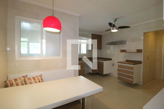 Cozinha de apartamento à venda com 3 quartos, 129m² em Vila Uberabinha, São Paulo