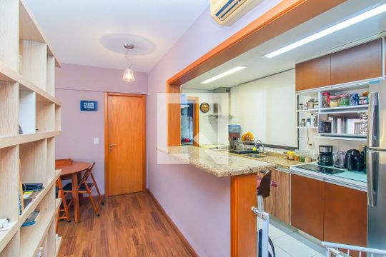Cozinha de apartamento à venda com 2 quartos, 91m² em Moinhos de Vento, Porto Alegre