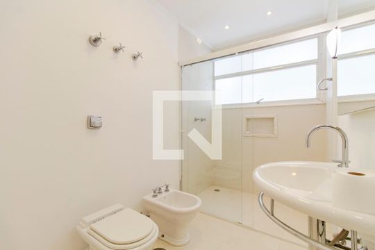 Banheiro da Suíte 1 de apartamento à venda com 3 quartos, 280m² em Jardim Paulista, São Paulo