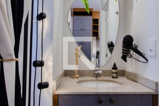 Banheiro de kitnet/studio para alugar com 1 quarto, 25m² em Vila Mariana, São Paulo