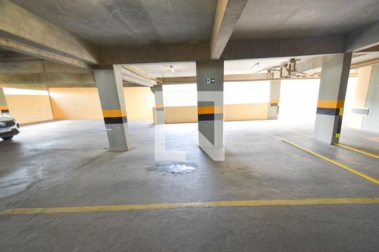 Área comum - Garagem de apartamento para alugar com 3 quartos, 70m² em Santa Cruz, Belo Horizonte