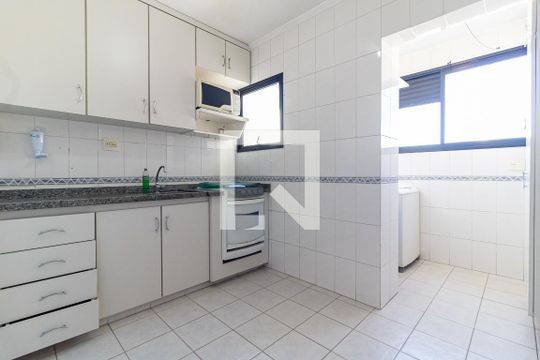 Cozinha de apartamento à venda com 3 quartos, 72m² em Vila Gumercindo, São Paulo