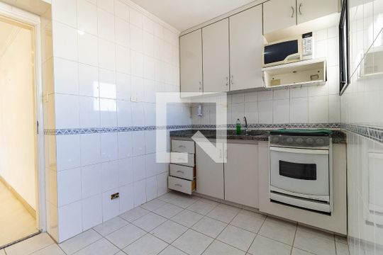 Cozinha de apartamento para alugar com 3 quartos, 72m² em Vila Gumercindo, São Paulo