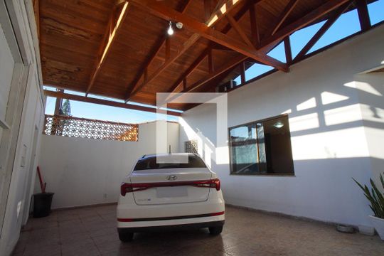 Quintal - Frente de casa para alugar com 3 quartos, 220m² em Parque Santa Fé, Porto Alegre
