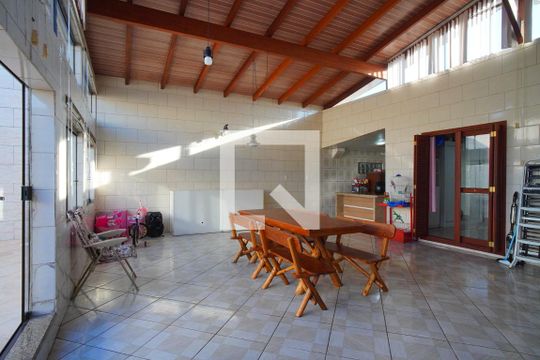 Área de Serviço de casa para alugar com 3 quartos, 220m² em Parque Santa Fé, Porto Alegre