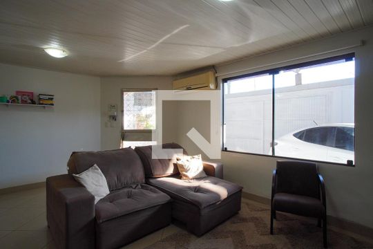 Sala de casa para alugar com 3 quartos, 220m² em Parque Santa Fé, Porto Alegre