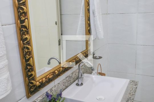 Banheiro de apartamento para alugar com 1 quarto, 45m² em Luz, São Paulo