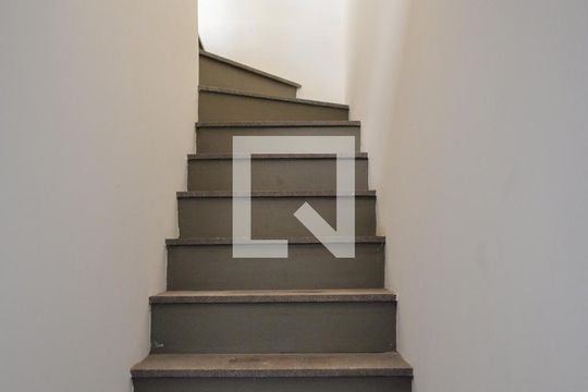 Escadas  de casa de condomínio à venda com 3 quartos, 160m² em Aberta dos Morros, Porto Alegre