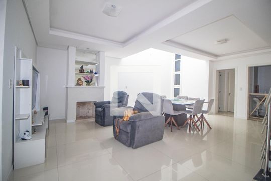 Sala de casa para alugar com 3 quartos, 110m² em Hípica, Porto Alegre