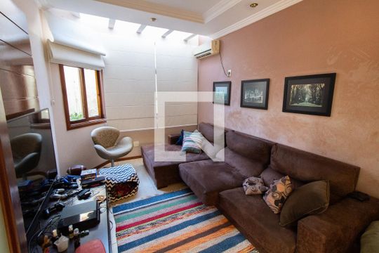 Sala de TV de casa de condomínio à venda com 4 quartos, 450m² em Residencial Barão do Café, Campinas
