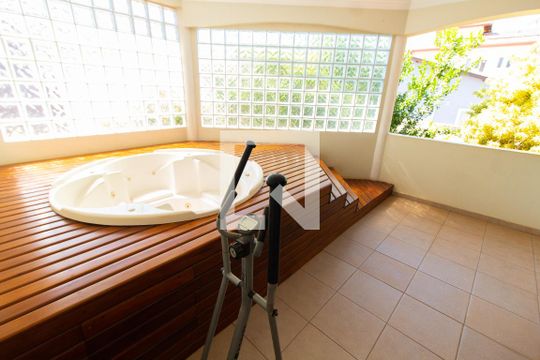 Sacada da Suíte Master de casa de condomínio à venda com 4 quartos, 450m² em Residencial Barão do Café, Campinas