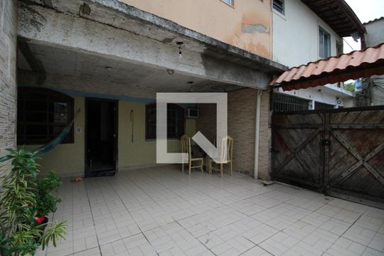 Garagem de casa à venda com 2 quartos, 90m² em Anil, Rio de Janeiro