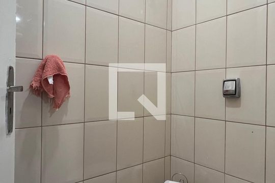 Banheiro de serviço de apartamento à venda com 3 quartos, 114m² em Pinheiros, São Paulo