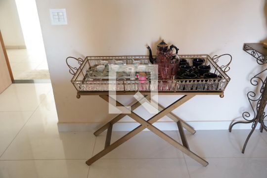 Sala de apartamento para alugar com 2 quartos, 116m² em Serrinha, Goiânia