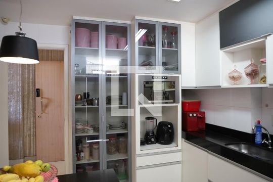 Cozinha de apartamento para alugar com 2 quartos, 116m² em Serrinha, Goiânia