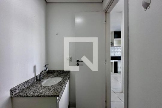 Banheiro de apartamento à venda com 1 quarto, 34m² em Campo Belo, São Paulo