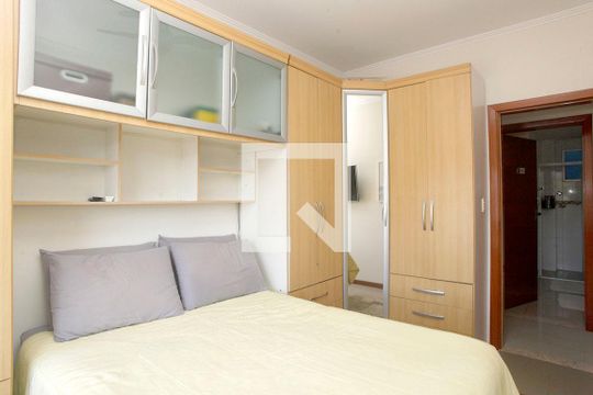 Quarto de apartamento à venda com 1 quarto, 56m² em Floresta, Porto Alegre