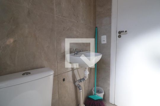 Banheiro de apartamento à venda com 2 quartos, 50m² em Santo Afonso, Novo Hamburgo
