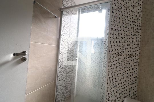 Banheiro de apartamento à venda com 2 quartos, 50m² em Santo Afonso, Novo Hamburgo
