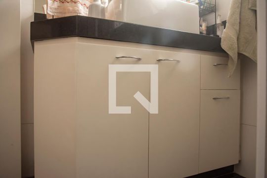 Banheiro de apartamento para alugar com 2 quartos, 64m² em Vila Clementino, São Paulo