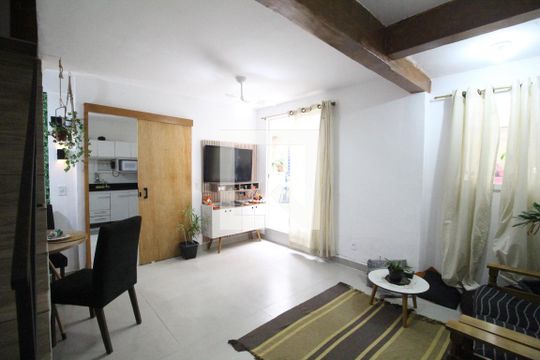Sala de casa de condomínio à venda com 3 quartos, 135m² em Jacarepaguá, Rio de Janeiro