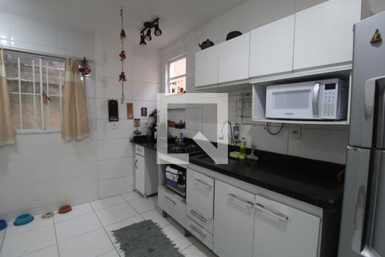 Cozinha de casa de condomínio à venda com 3 quartos, 135m² em Jacarepaguá, Rio de Janeiro