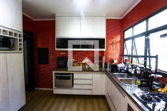 Cozinha de apartamento à venda com 3 quartos, 122m² em Vila Suzana, São Paulo