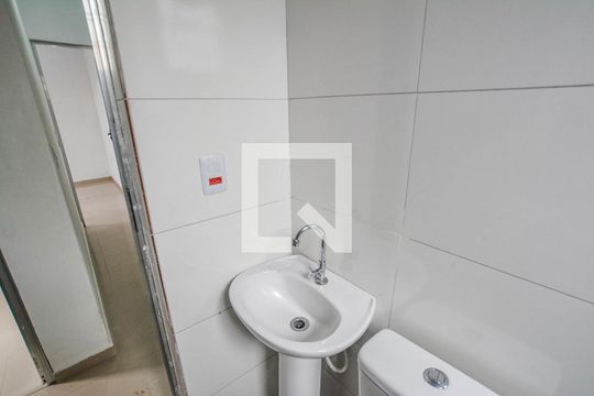 Banheiro de casa para alugar com 2 quartos, 42m² em Jardim do Estádio, Santo André