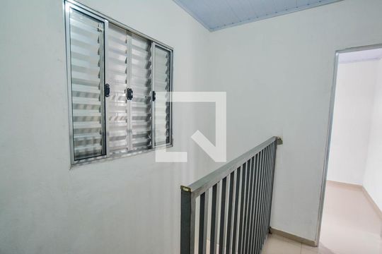 Escada de casa para alugar com 2 quartos, 42m² em Jardim do Estádio, Santo André