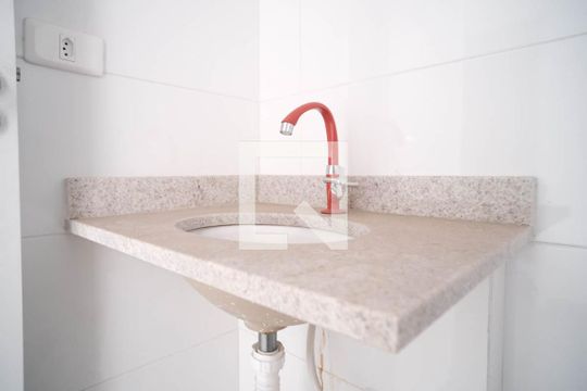 Banheiro de apartamento à venda com 2 quartos, 40m² em Parque Paineiras, São Paulo