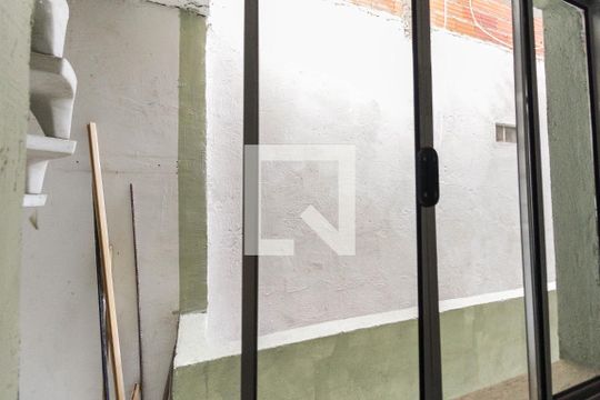 Vista da Sala/Quarto de casa para alugar com 1 quarto, 50m² em Jardim Elizabeth, São Paulo