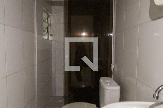 Banheiro de casa para alugar com 1 quarto, 50m² em Jardim Elizabeth, São Paulo