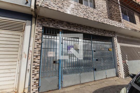 Fachada de casa para alugar com 1 quarto, 50m² em Jardim Elizabeth, São Paulo
