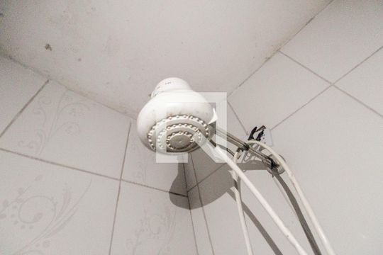 Banheiro de casa para alugar com 1 quarto, 50m² em Jardim Elizabeth, São Paulo