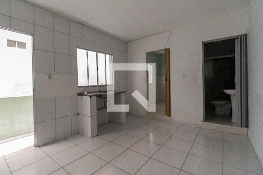 Cozinha de casa para alugar com 1 quarto, 50m² em Jardim Elizabeth, São Paulo
