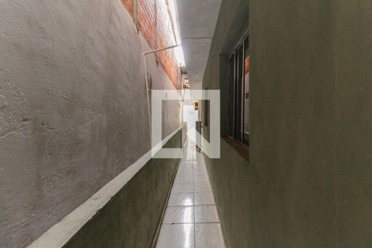 Corredor Externo de casa para alugar com 1 quarto, 50m² em Jardim Elizabeth, São Paulo