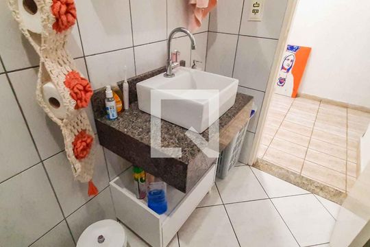 Casa 1 - Banheiro de casa para alugar com 4 quartos, 254m² em Veloso, Osasco
