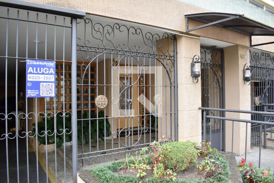 Plaquinha de apartamento para alugar com 3 quartos, 140m² em Centro, Curitiba
