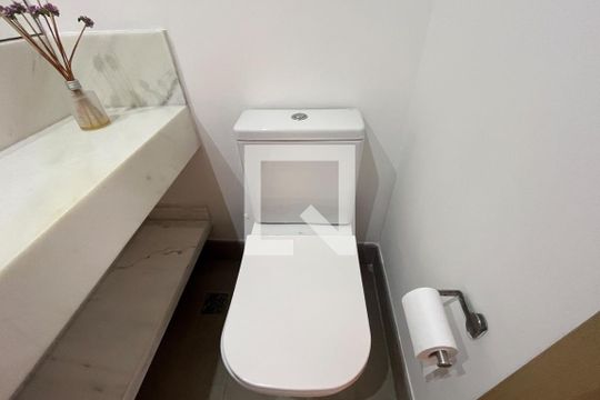 Lavabo de apartamento para alugar com 1 quarto, 65m² em Aparecida, Santos