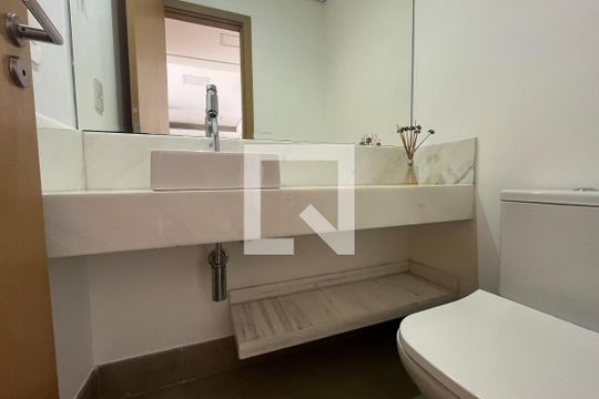 Lavabo de apartamento para alugar com 1 quarto, 65m² em Aparecida, Santos