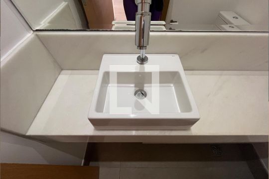 Lavabo de apartamento para alugar com 1 quarto, 65m² em Aparecida, Santos