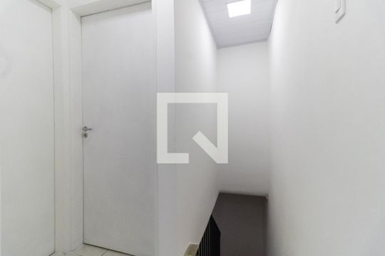 Corredor de casa para alugar com 2 quartos, 136m² em Vila Brasilina, São Paulo