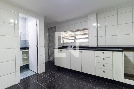 Cozinha de casa para alugar com 2 quartos, 136m² em Vila Brasilina, São Paulo
