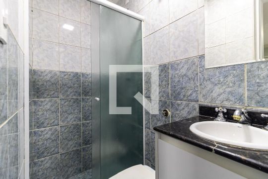 Banheiro 2 de casa para alugar com 2 quartos, 136m² em Vila Brasilina, São Paulo
